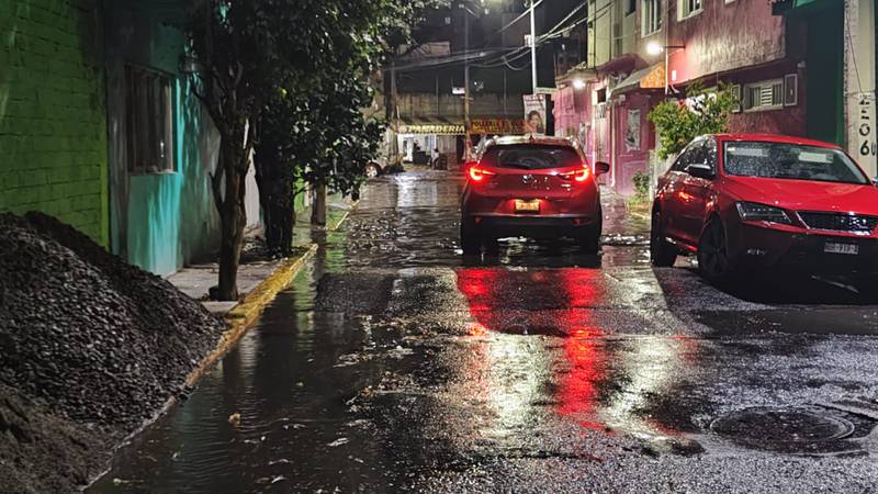 ‘Bienvenida’ lluvia a CDMX: Reportan aguaceros en 8 alcaldías y el Metro frena su marcha