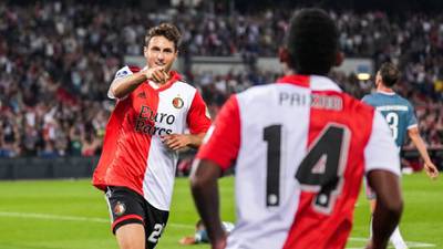 Santiago Giménez anota su gol 18; se acerca al campeonato con Feyenoord y a ‘Chicharito’