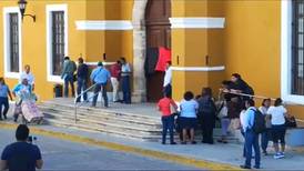 Trabajadores del ayuntamiento de Campeche, en huelga por demanda de alza salarial