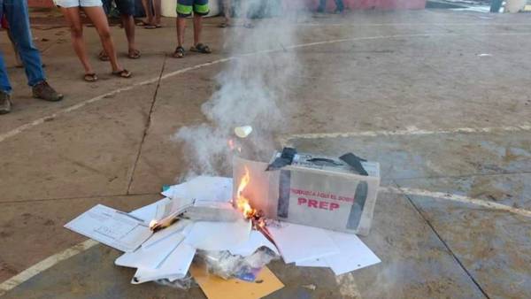 Elecciones 2022: Damnificados de ‘Agatha’ queman casillas en Copalita, Oaxaca