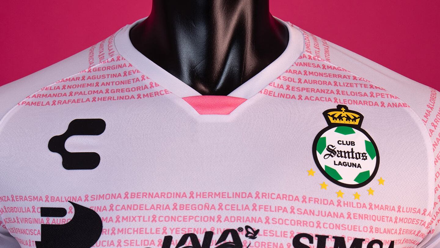 Santos presenta su playera rosa en el mes de la sensibilización del cáncer de mama