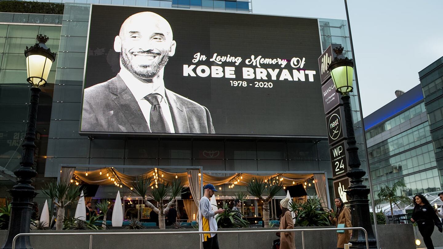 Mavericks retiran el 24 en homenaje a Kobe Bryant