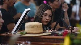 Dan el último adiós a Hipólito Mora, exlíder de las autodefensas, en Michoacán