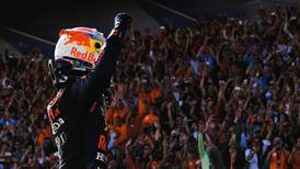 El número 1: Max Verstappen revela su casco de campeón para la temporada 2022