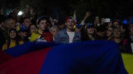 Venezolanos respaldan a Guaidó frente a embajada en Ciudad de México