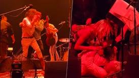 Ya se armó… la campal: Integrantes de The Brian Jonestown Massacre se pelean en pleno concierto