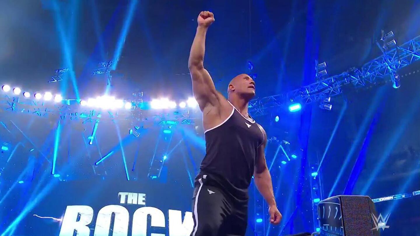 ¡El espectacular regreso de 'The Rock' en el Friday Night Smack Down!
