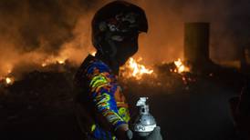 Con barricadas y enmascarados, simpatizantes de Maduro agreden a civiles en frontera con Colombia