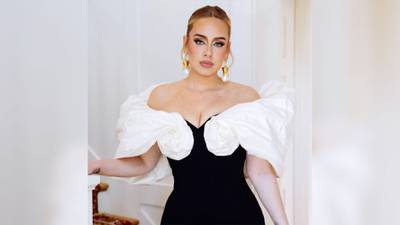 Adele presume sus portadas en Vogue