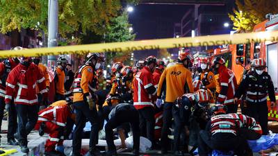 México lamenta estampida en Seúl; descarta (por ahora) mexicanos muertos o heridos