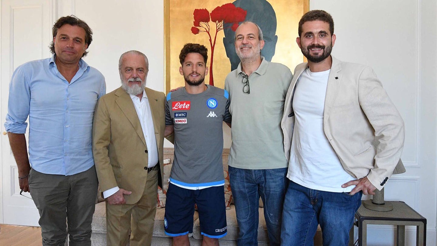 Dries Mertens renovó contrato con Napoli
