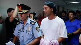 Ronaldinho recibe 6 meses de prisión preventiva en Paraguay por uso de pasaporte falso