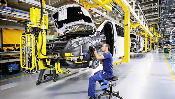 Producción de autos acelera 21.7% en abril, su mejor reporte en 12 años 