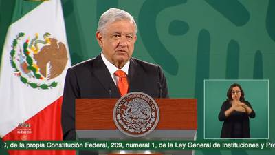 AMLO ‘palomea’ pronóstico optimista de Banxico sobre crecimiento económico de México