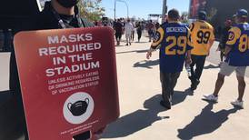 Super Bowl LVI: La NFL olvida el COVID; aficionados se quitan el cubrebocas en el SoFi