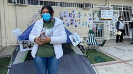 Mujer en huelga de hambre por desaparición de su hermano en BC
