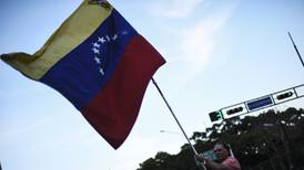 Diputados opositores en Venezuela denuncian intimidación y amenazas en sus hogares