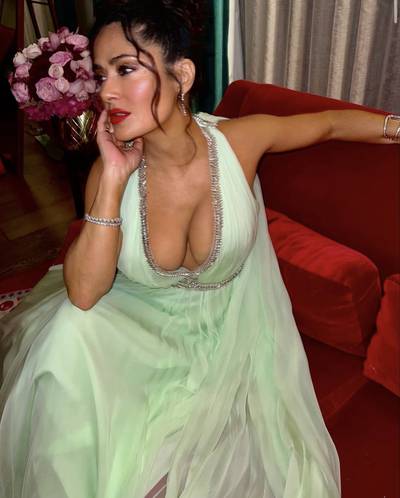 Salma Hayek fue a la boda de Marc Anthony portando un vestido de Giambattista Valli. (Foto: Instagram / @salmahayek)