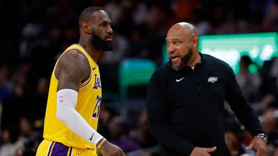 LeBron James y Los Angeles Lakers se quedan sin entrenador tras otra humillación ante los Denver Nuggets