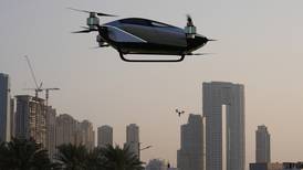 A la Blade Runner: Vehículo volador realiza su primer paseo en Dubái