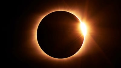  ¡No te quedes sin ver el eclipse solar! Aquí puedes conseguir lentes gratis para verlo