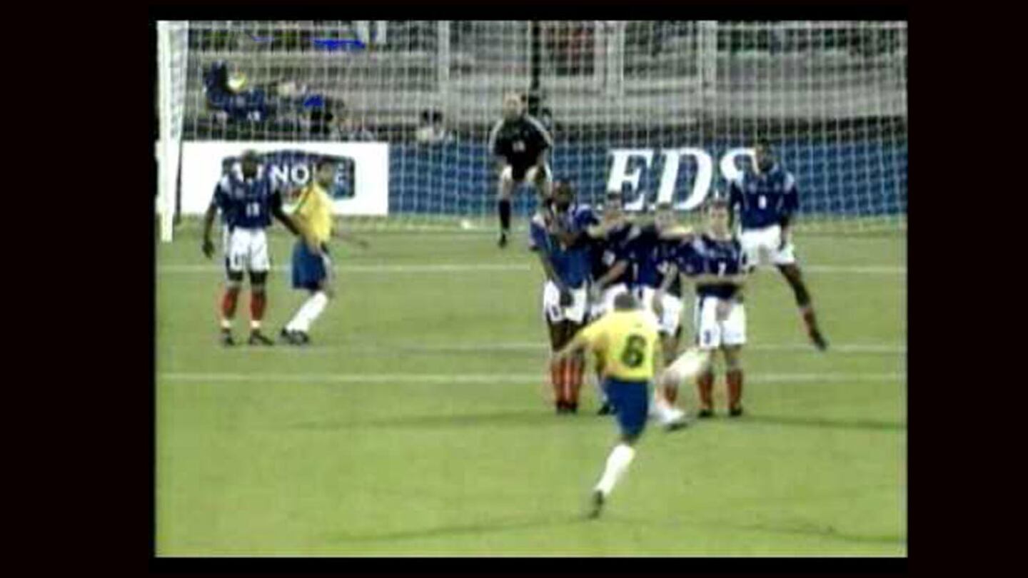¡Roberto Carlos repitió golazo de Brasil vs. Francia 97!