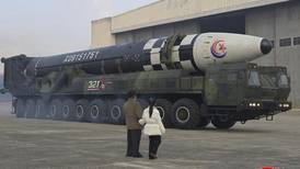 Por primera vez Norcorea muestra a hija de Kim Jong Un en lanzamiento de misil