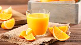 Tómate tu juguito de naranja: la vitamina C disminuyó la mortalidad en pacientes graves de COVID-19