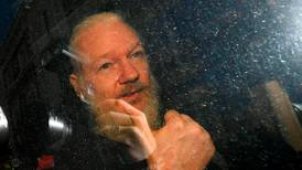 Estados Unidos acusa a Assange de conspiración; pide su extradición 