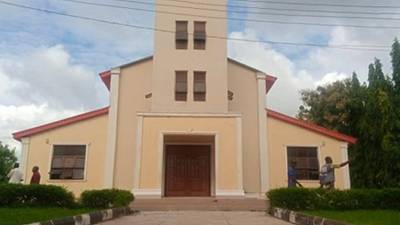 Atacan iglesia católica en Nigeria: mueren al menos 50 personas – El  Financiero