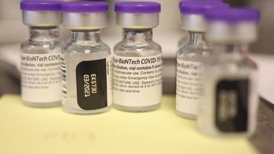 Pfizer quiere llevar vacuna COVID ‘al siguiente nivel’: pide aprobación completa a la FDA