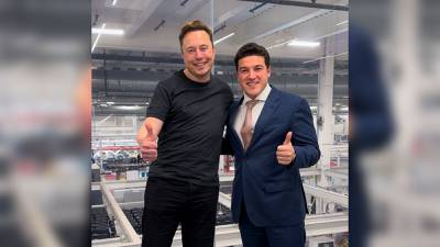 Samuel García desafía a Elon Musk: Le pide convertir patrullas de NL en ‘cybertucks’