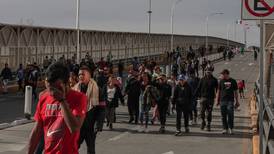 Cierran cruce de Ciudad Juárez-El Paso por llegada de migrantes 