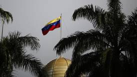 Prohíben 13 países de la región ingresar a los allegados a Maduro
