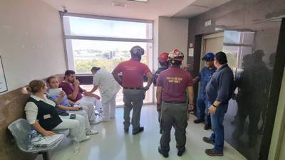 Otro elevador del IMSS: Rescatan a 4 personas atrapadas en clínica de Nuevo León