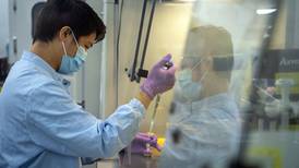 Investigadores detectan en Hong Kong primer caso de reinfección de COVID-19 en el mundo