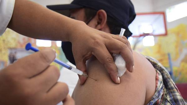 Refuerzo de vacuna COVID para personal de salud en CDMX: Fechas, sedes y requisitos