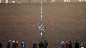 Banksy confirma que obra en prisión donde estuvo Oscar Wilde es de su autoría