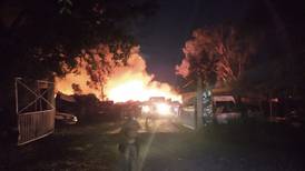 Incendio se registra en corralón de Morelos