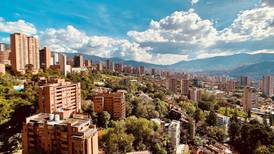 ¿Una casita en Colombia? Con el superpeso puedes comprar una casa en Medellín