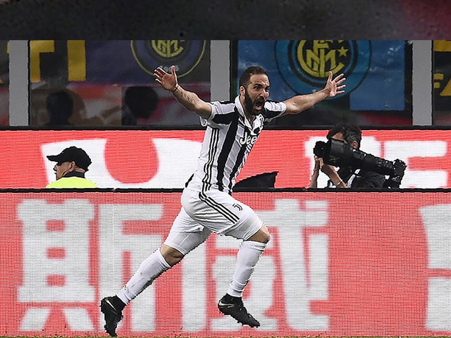 ¡Un milagroso 'Pipita'! Gonzalo Higuaín liquidó al Inter de Milán y la Juventus se acerca al título