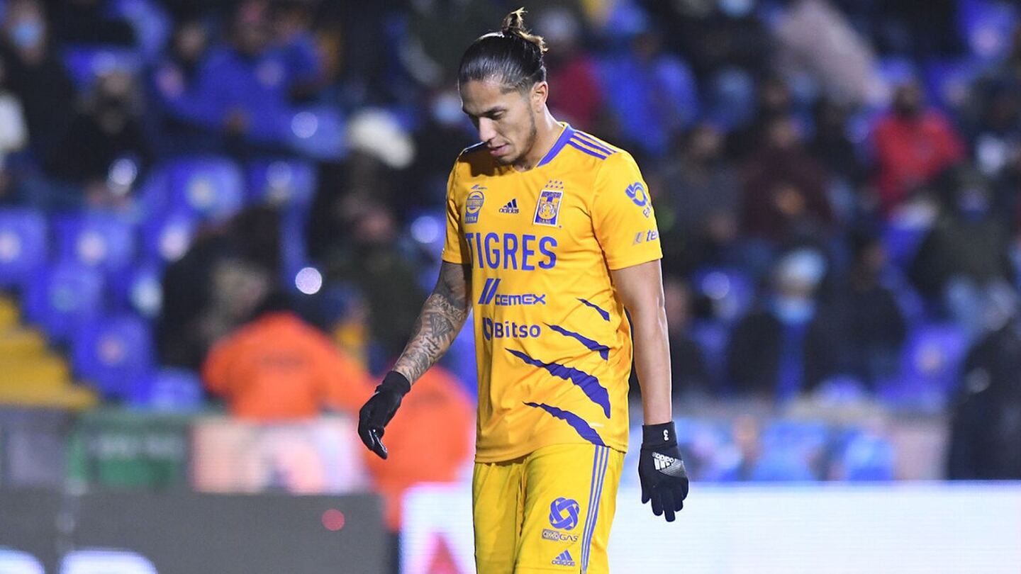 Carlos Salcedo se despide de Tigres... ¡Con autogol!