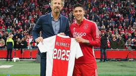 Van der Sar, clave en fichajes de Edson Álvarez y Jorge Sánchez, se va del Ajax