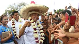 AMLO promete terminar carretera Oaxaca-Puerto Escondido