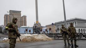 Miles de estadounidenses ‘quieren ir a la guerra’; se ofrecen para pelear en Ucrania