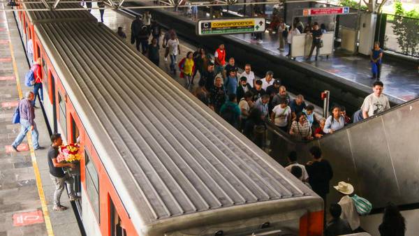 Metro de la CDMX inicia el viernes con avance lento y alta afluencia: ¿Qué líneas son afectadas?