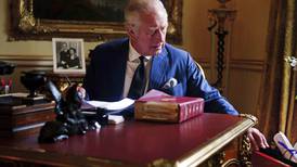 Buckingham difunde imagen de Carlos III en su nueva labor; es señal de continuidad monárquica