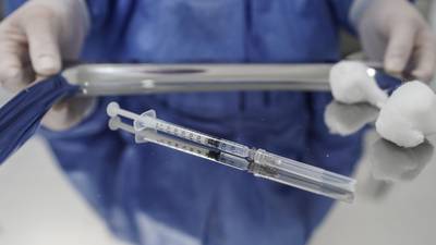 FDA aprueba primera vacuna contra el virus sincitial respiratorio