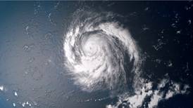 COVID-19: el nuevo reto que enfrentan gobiernos y compañías ante la temporada de huracanes
