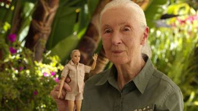 Mattel presenta la Barbie ‘Jane Goodall’ hecha de plástico rescatado del océano